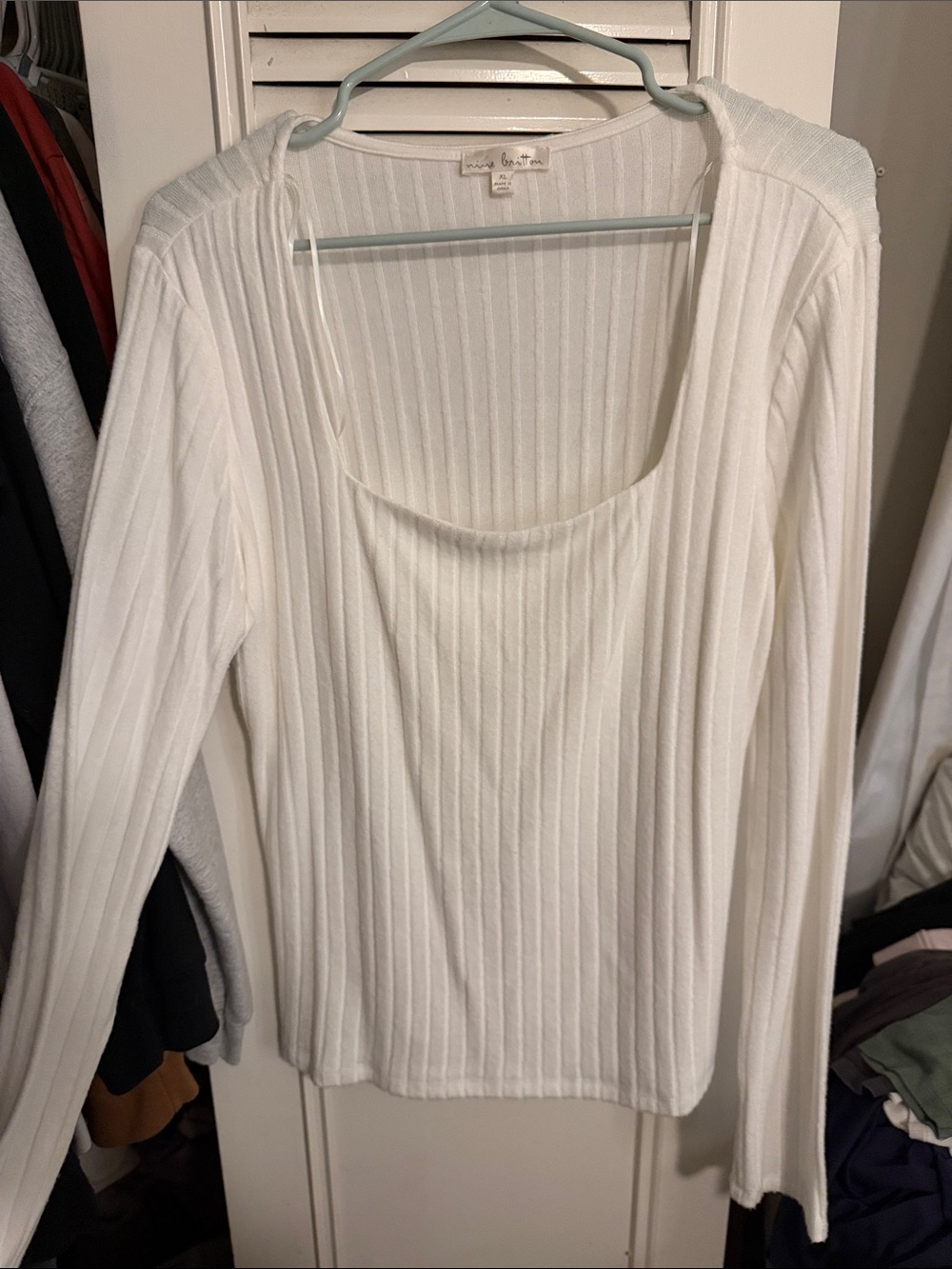 nine britton White Ribbed Scoop-Neck Long Sleeve Top